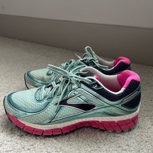 Brooks Adrenaline GTS 16 Running Shoes